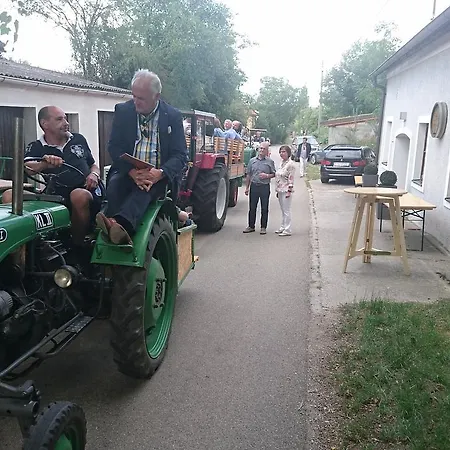 Weingut Familie Bauer 3* Grossriedenthal