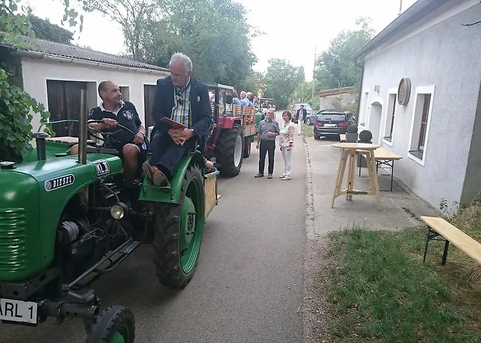 Weingut Familie Bauer 3* Grossriedenthal