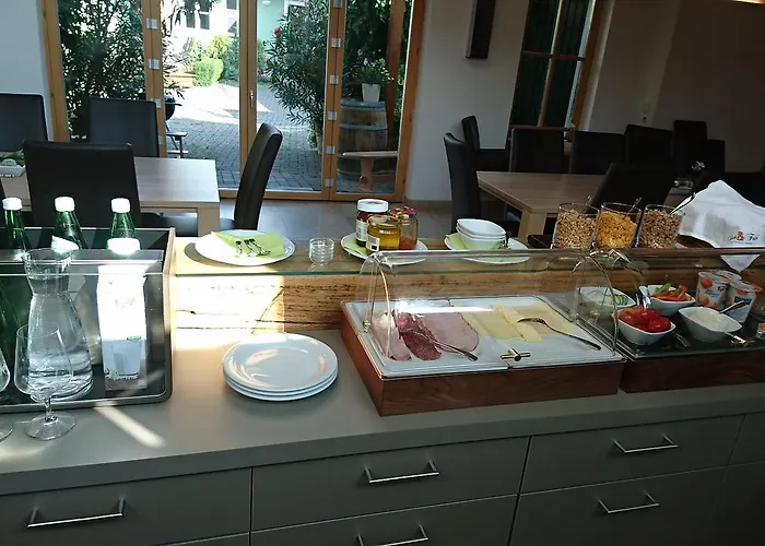 Gasthof Weingut Familie Bauer 3*